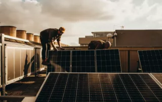 Ein Bild zur Veranschaulichung von Fördermöglichkeiten für Photovoltaik und Stromspeicher 2025
